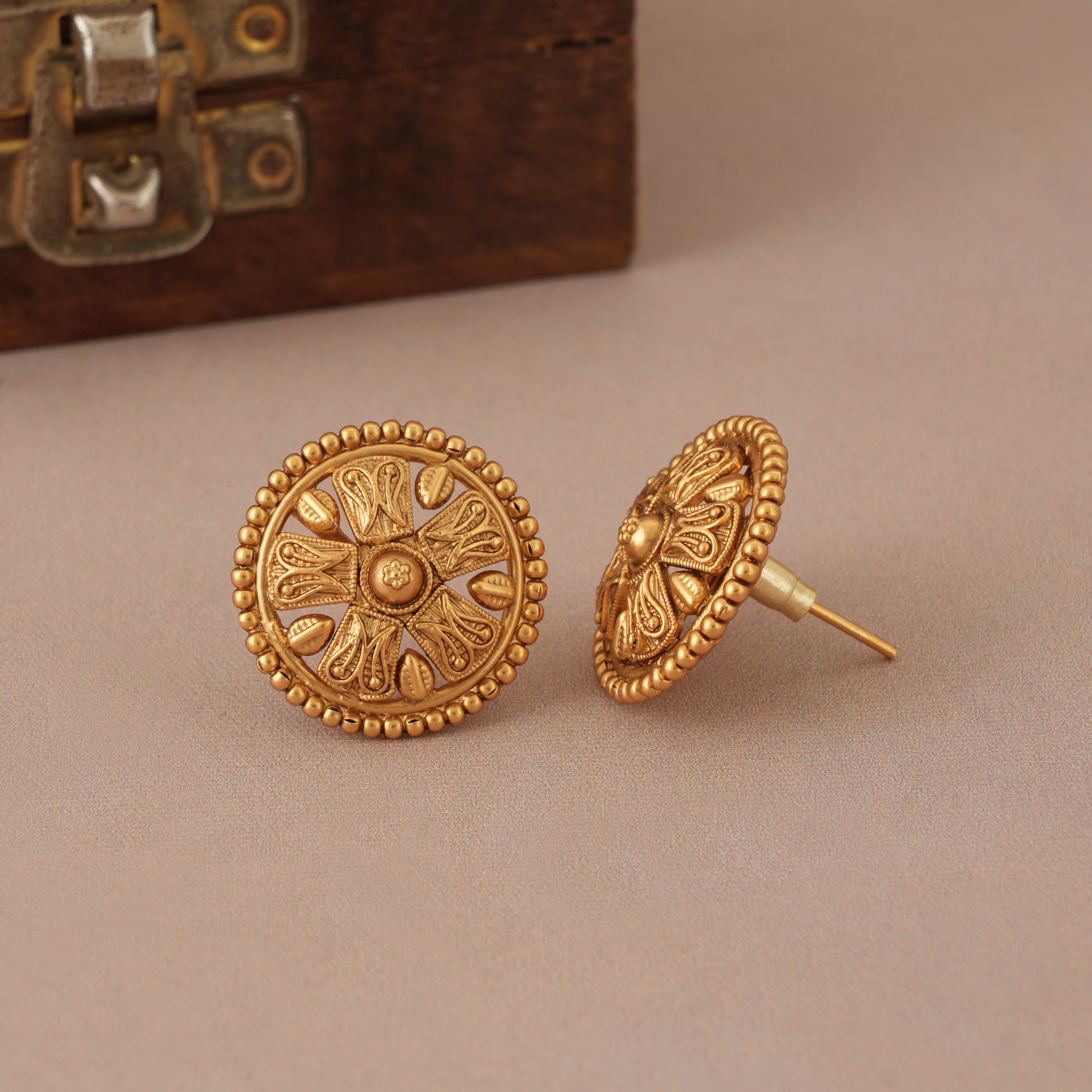 Plain traditional antique gold necklace set