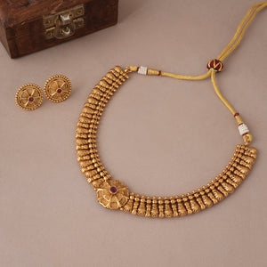 Stunning plain floral antique gold necklace set with stud earring