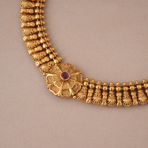 Stunning plain floral antique gold necklace set with stud earring