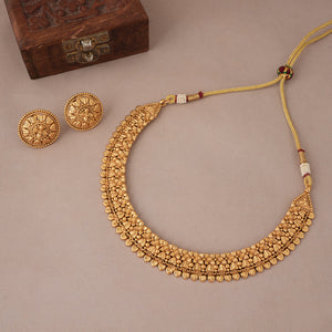 Plain antique gold intricate necklace set