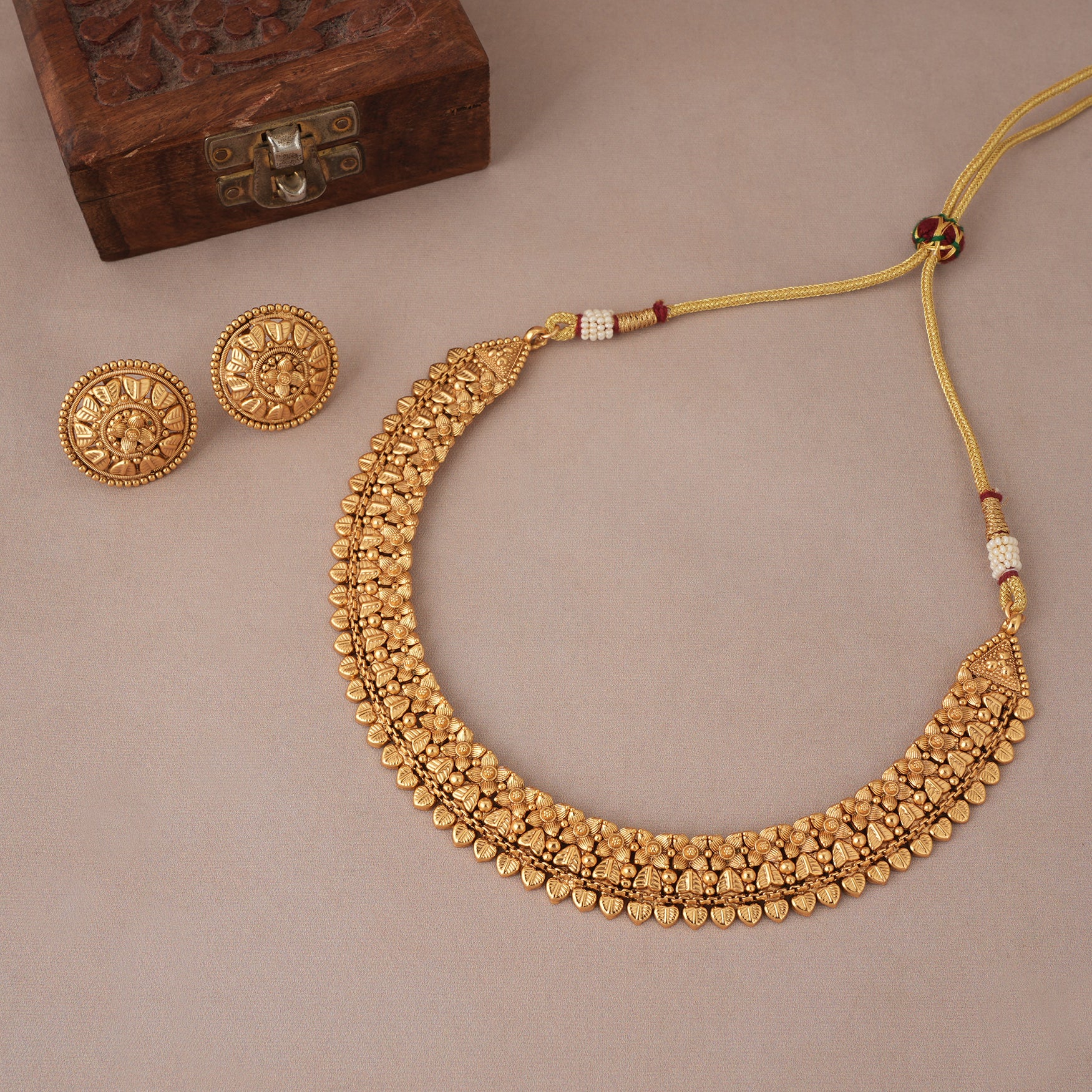Plain antique gold intricate necklace set