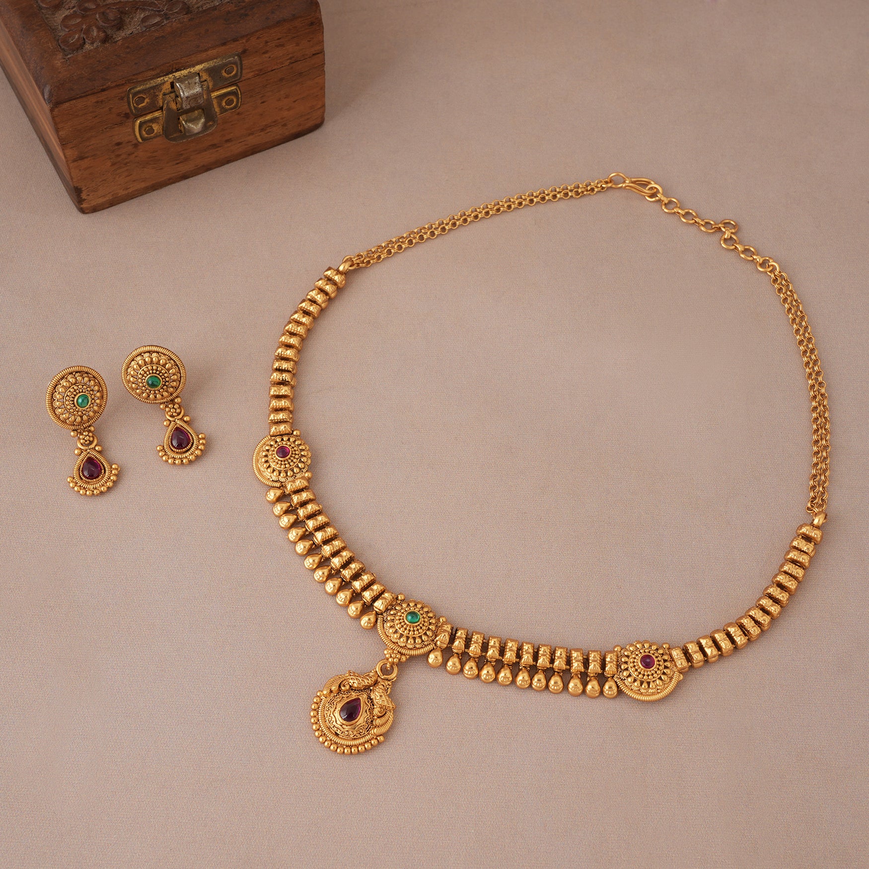 Stunning stone antique gold traditional necklace set