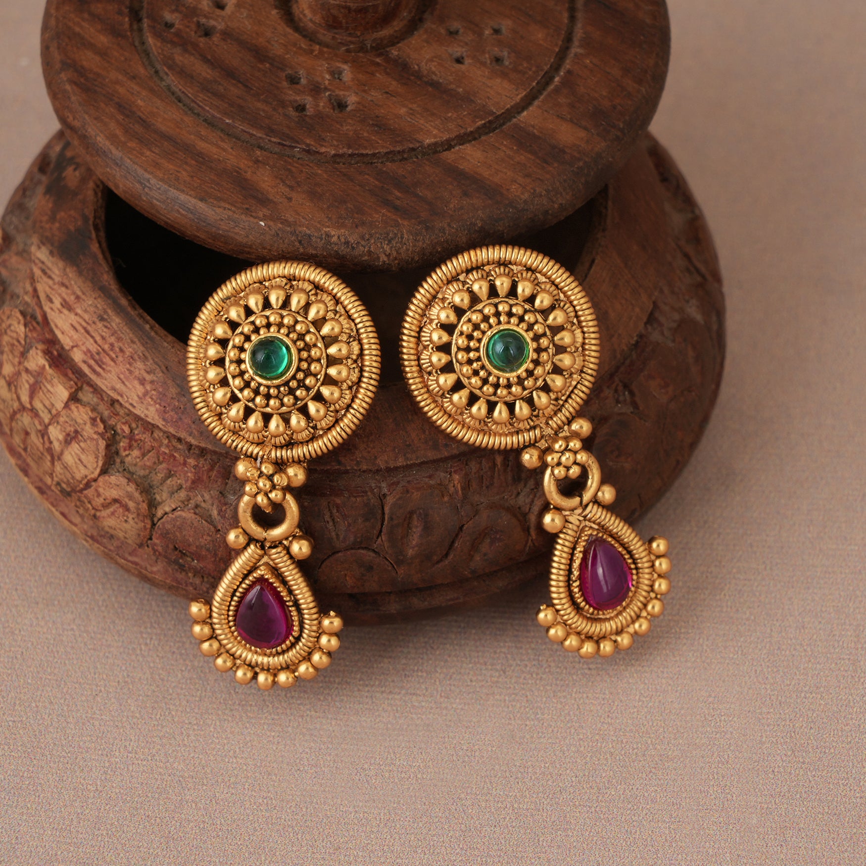 Stunning stone antique gold traditional necklace set