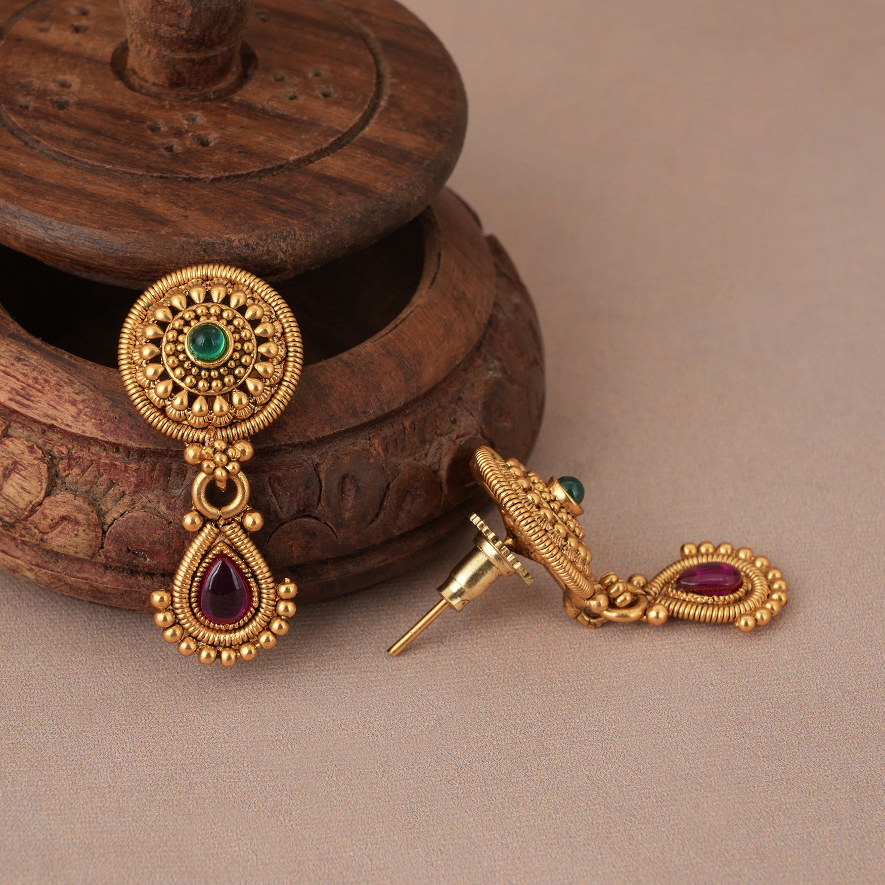 Stunning stone antique gold traditional necklace set
