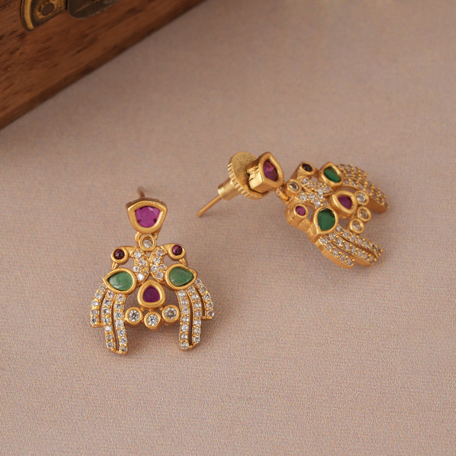 Elegant multicolor diamond antique gold necklace set