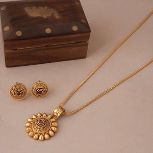 Cute elegant antique gold pendant set