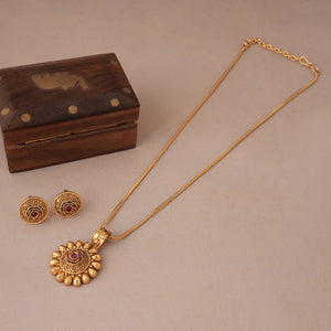 Cute elegant antique gold pendant set