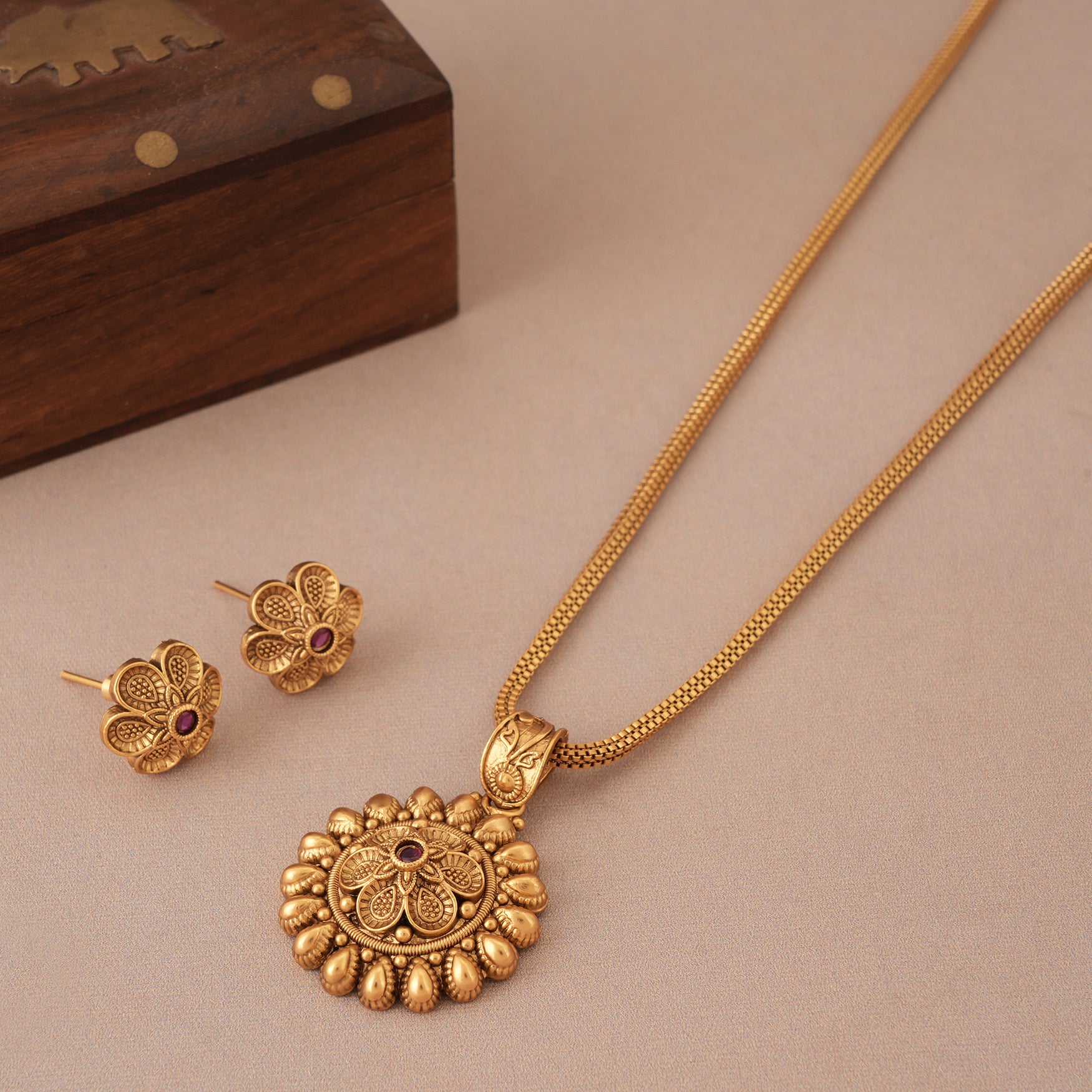 Stunning elegant floral antique gold pendant set smarsjewelrys - Main Image