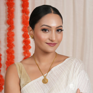 Stunning elegant floral antique gold pendant set