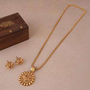 Stunning elegant floral antique gold pendant set