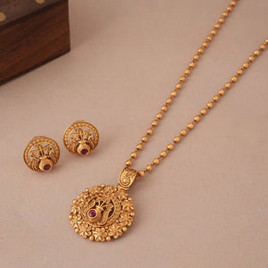 Beautiful antique gold carved pendant set