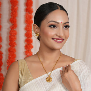 Beautiful antique gold carved pendant set