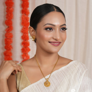 Cute small antique gold pendant set