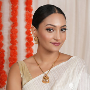 Stunning antique gold kundan stone pendant set