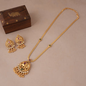 Stunning antique gold kundan stone pendant set