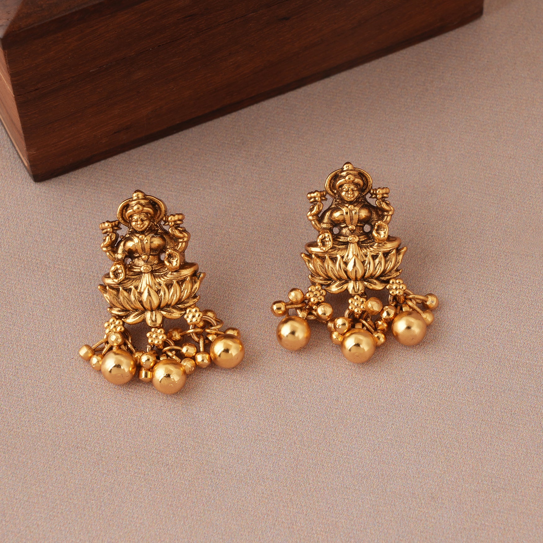 Stunning plain antique gold ma lakshmi mangalsutra with earring I Temple Jewellery