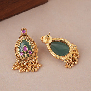 Long antique gold emerald stone pendant set