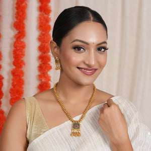 Stunning long antique gold emerald kundan pendant set