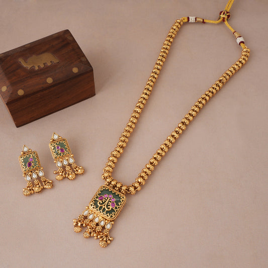 Stunning long antique gold emerald kundan pendant set