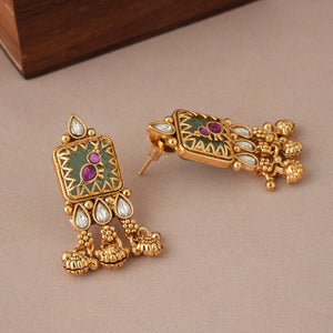 Stunning long antique gold emerald kundan pendant set