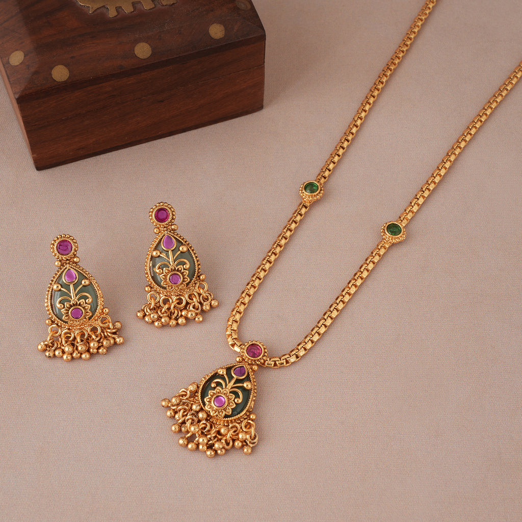 Stunning antique gold emerald carved pendant set