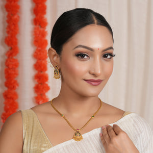 Stunning antique gold emerald carved pendant set