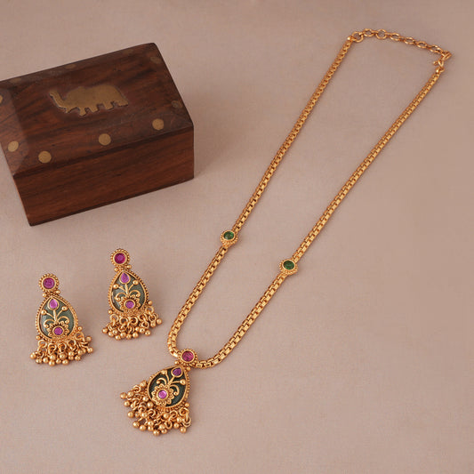 Stunning antique gold emerald carved pedant set