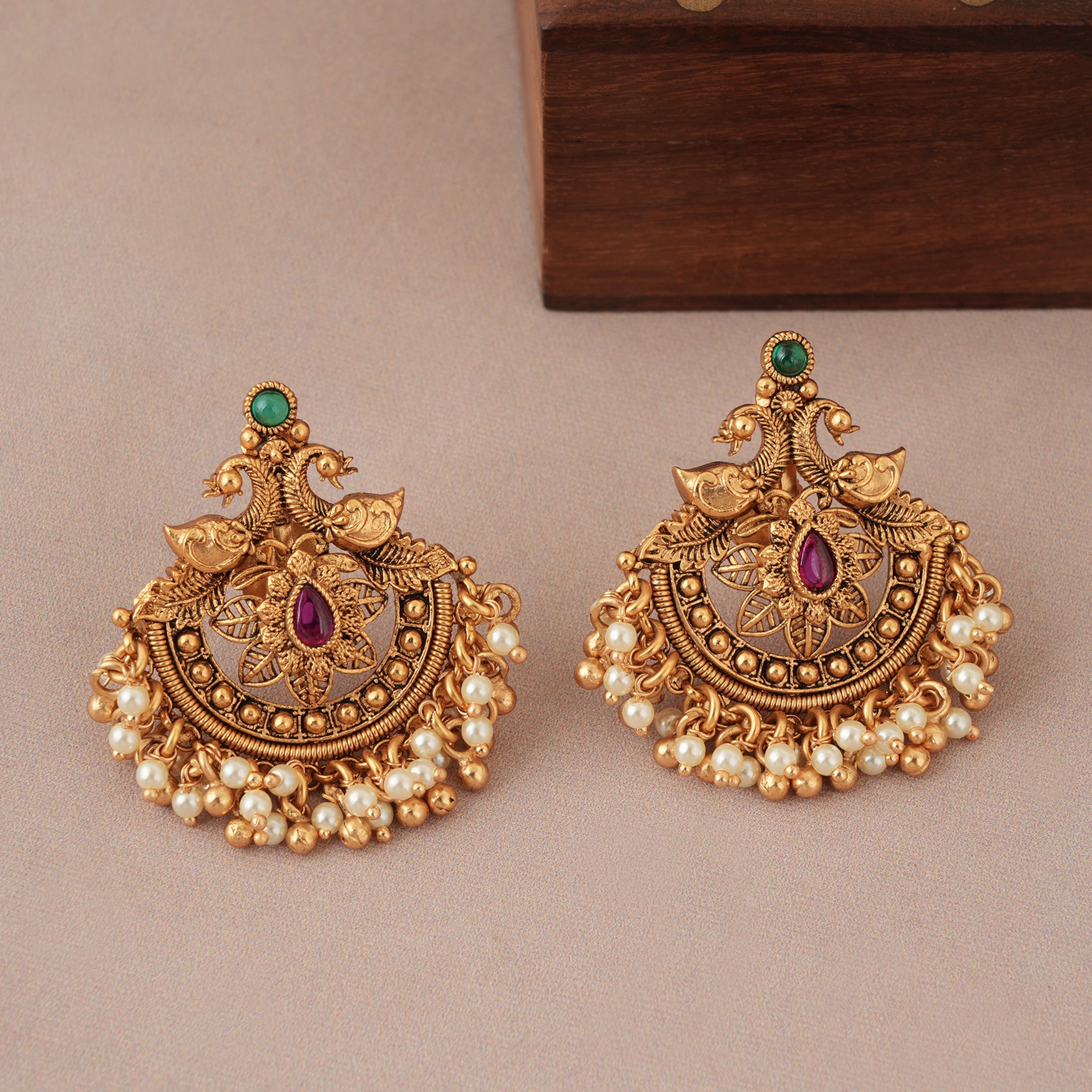 Stunning antique gold pearl carved necklace set