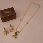 Cute elegant emerald stone pendant set