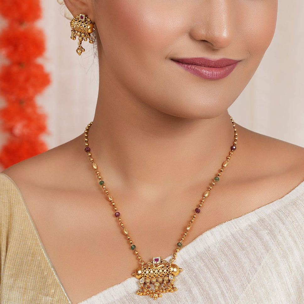 Long elegant stone antique gold pendant set