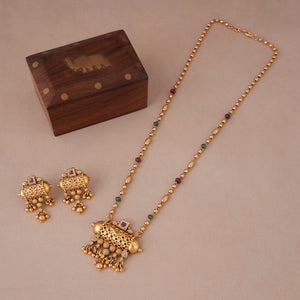 Long elegant stone antique gold pendant set
