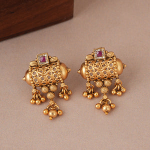 Long elegant stone antique gold pendant set