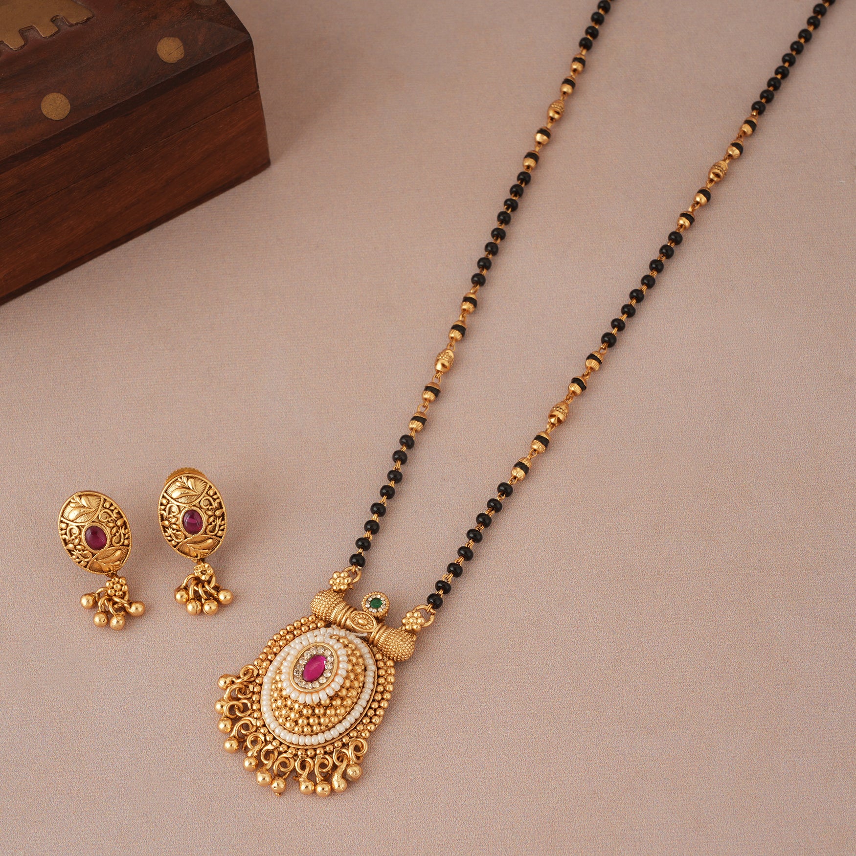 Cute delicate oval antique gold mangalsutra set