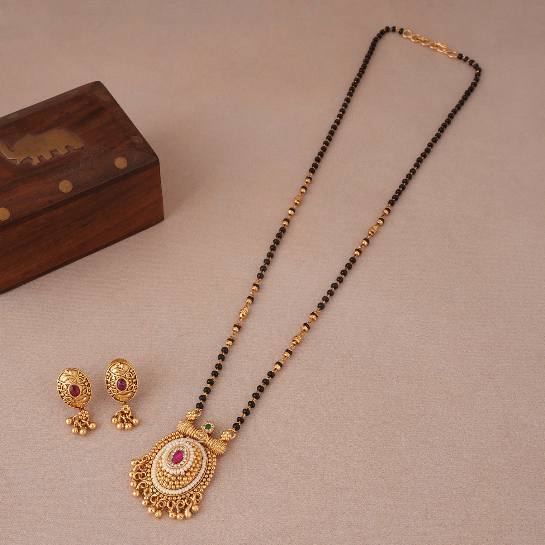 Cute delicate oval antique gold mangalsutra set