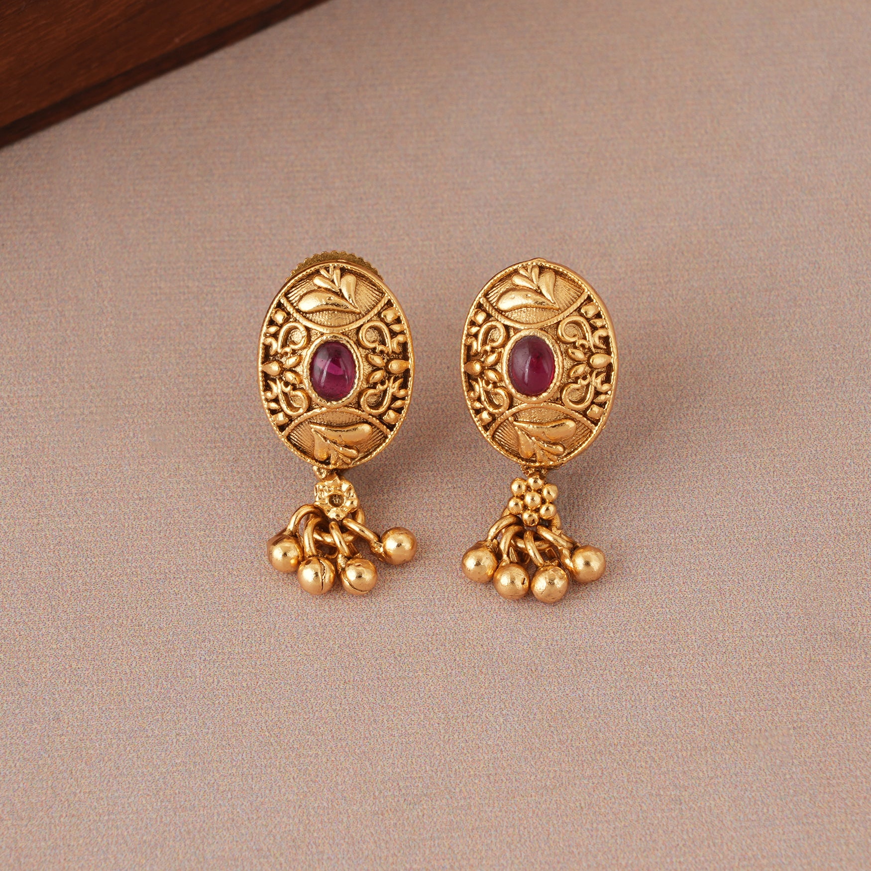 Cute delicate oval antique gold mangalsutra set