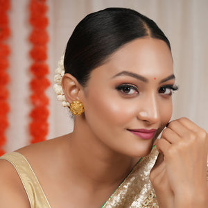 Stunning plain antique gold traditional stud earring