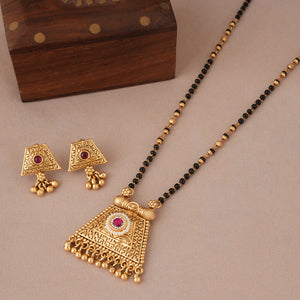 Elegant delicate antique gold stone mangalsutra set