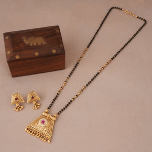 Elegant delicate antique gold stone mangalsutra set