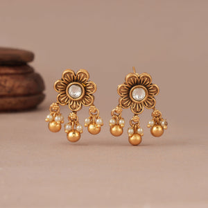 Cute antique gold ball kundan earring