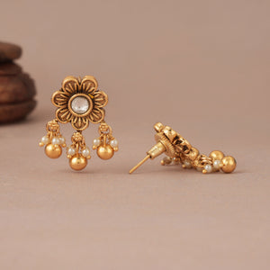 Cute antique gold ball kundan earring