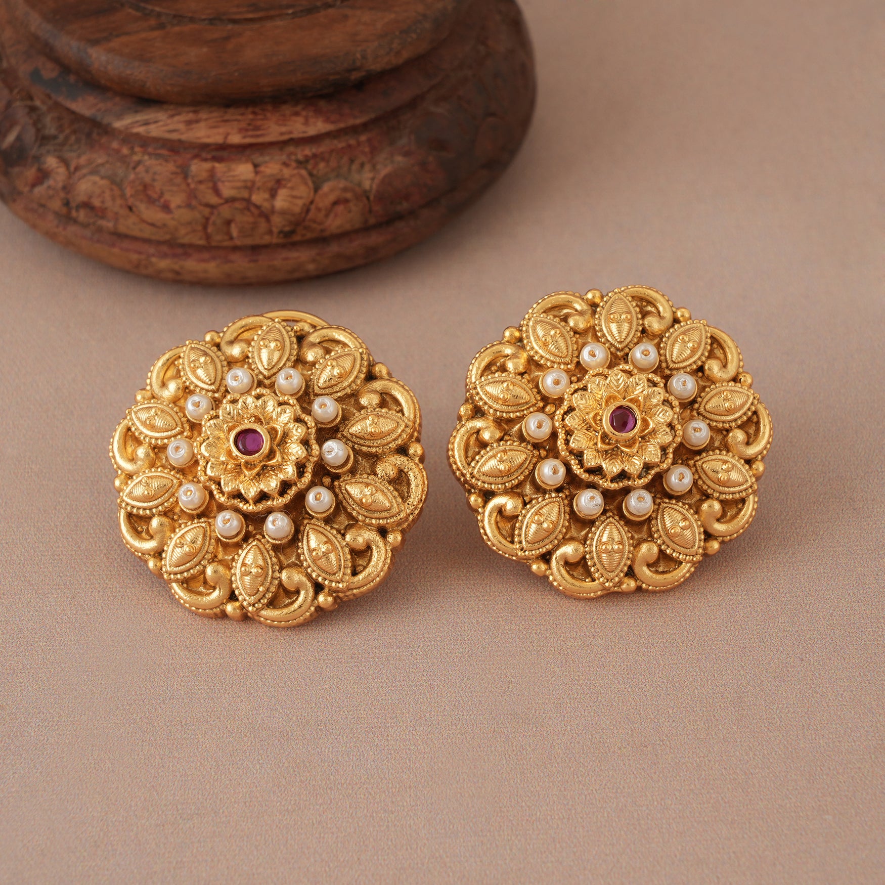 Stunning  big antique gold floral pearl stud