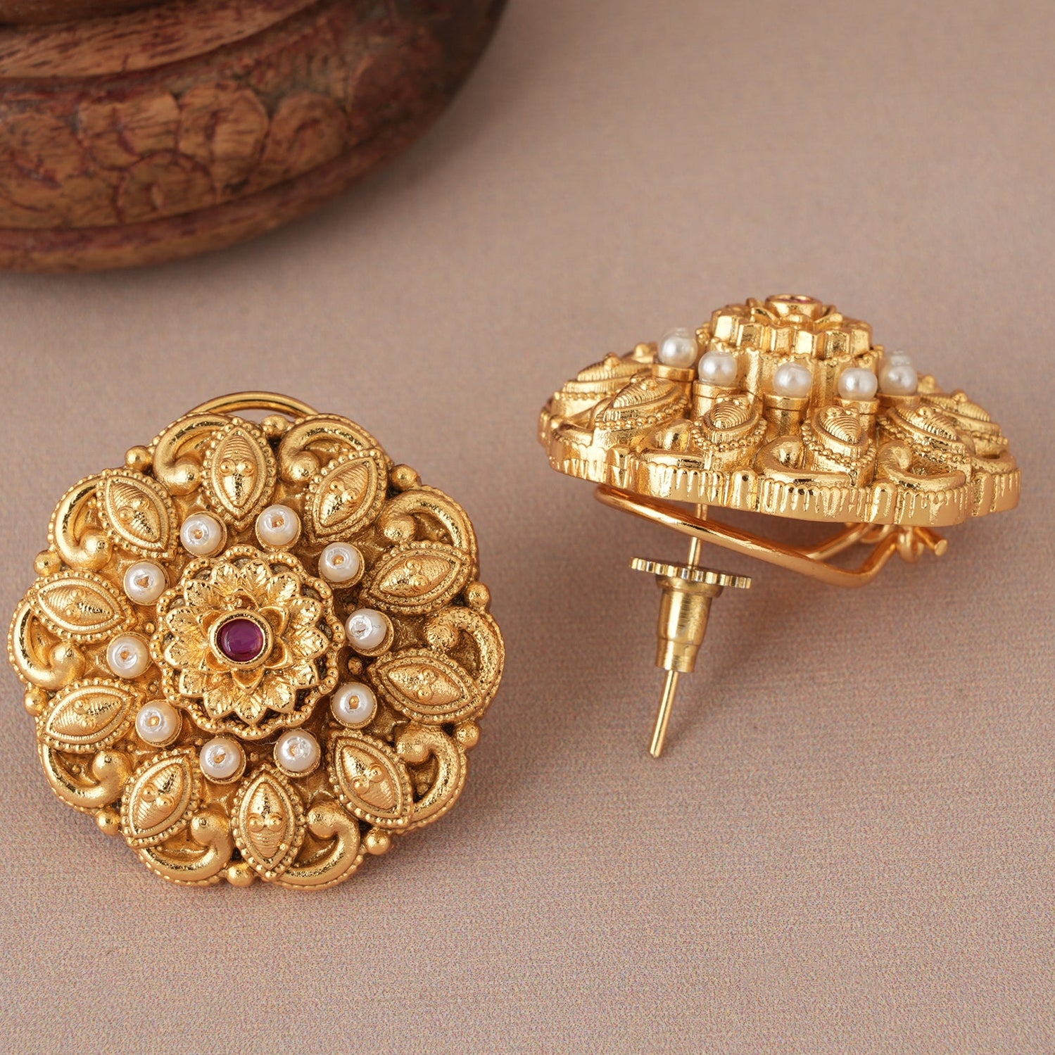 Stunning  big antique gold floral pearl stud