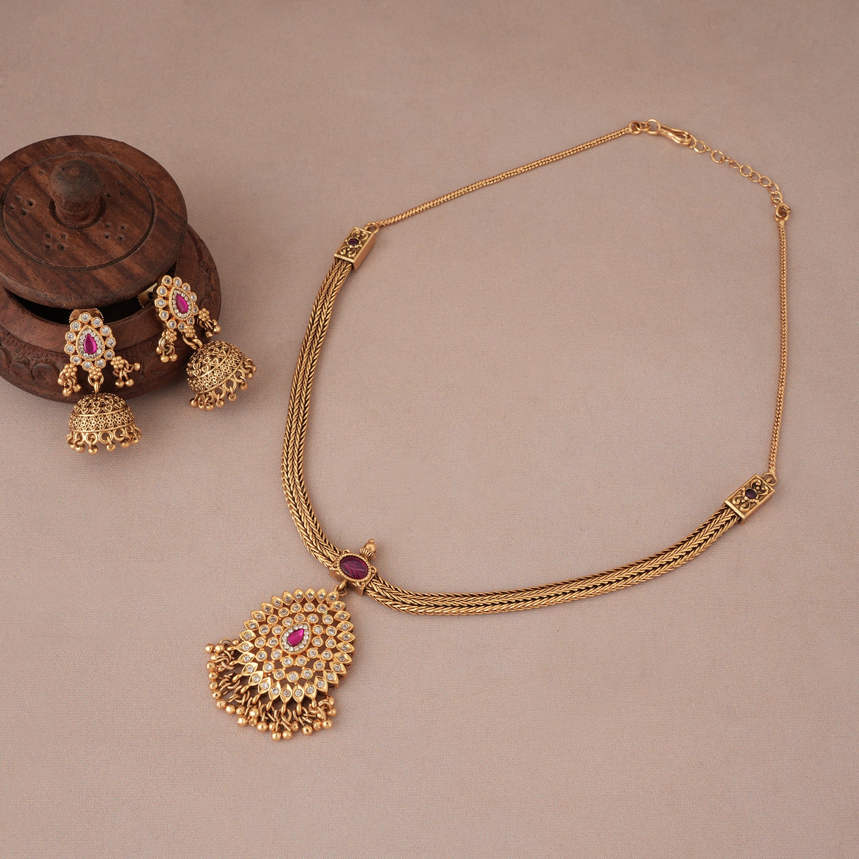 Stunning antique gold diamond pendant set