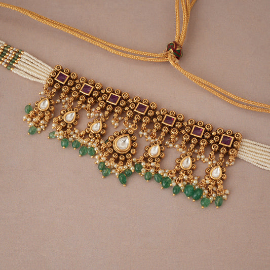 Beautiful antique gold kundan stone choker necklace set