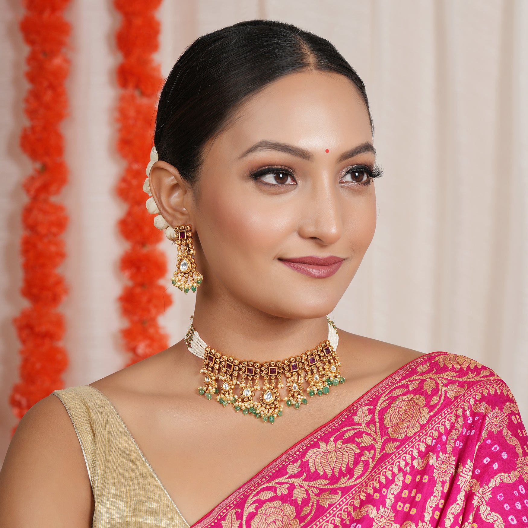 Beautiful antique gold kundan stone choker necklace set