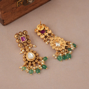 Beautiful antique gold kundan stone choker necklace set