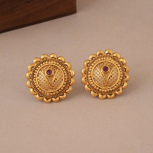 Plain antique gold stud earring for women