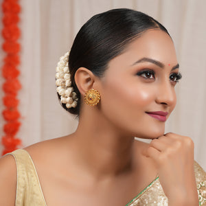 Plain antique gold stud earring for women