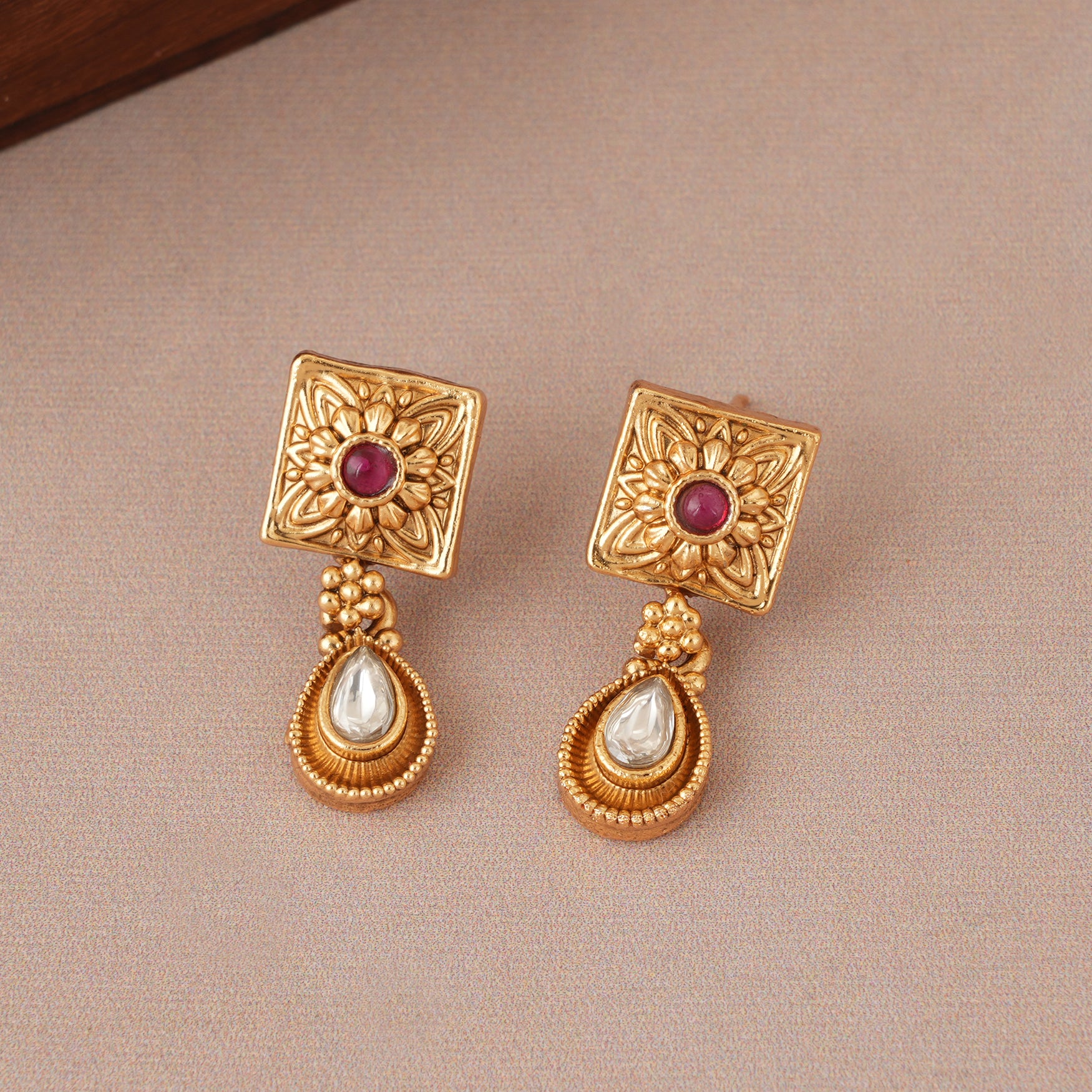 Stunning stone kundan antique gold mangalsutra set