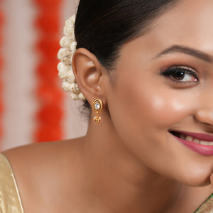 Cute small kundan stud antique gold earring